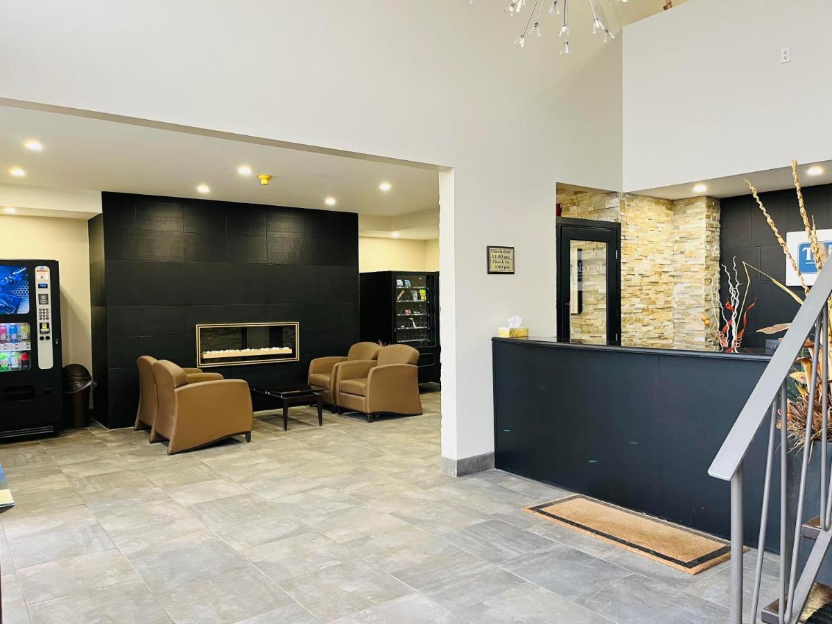 Travelodge By Wyndham Сарнія Екстер'єр фото