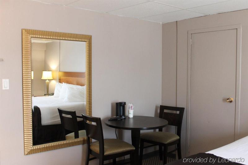 Travelodge By Wyndham Сарнія Екстер'єр фото