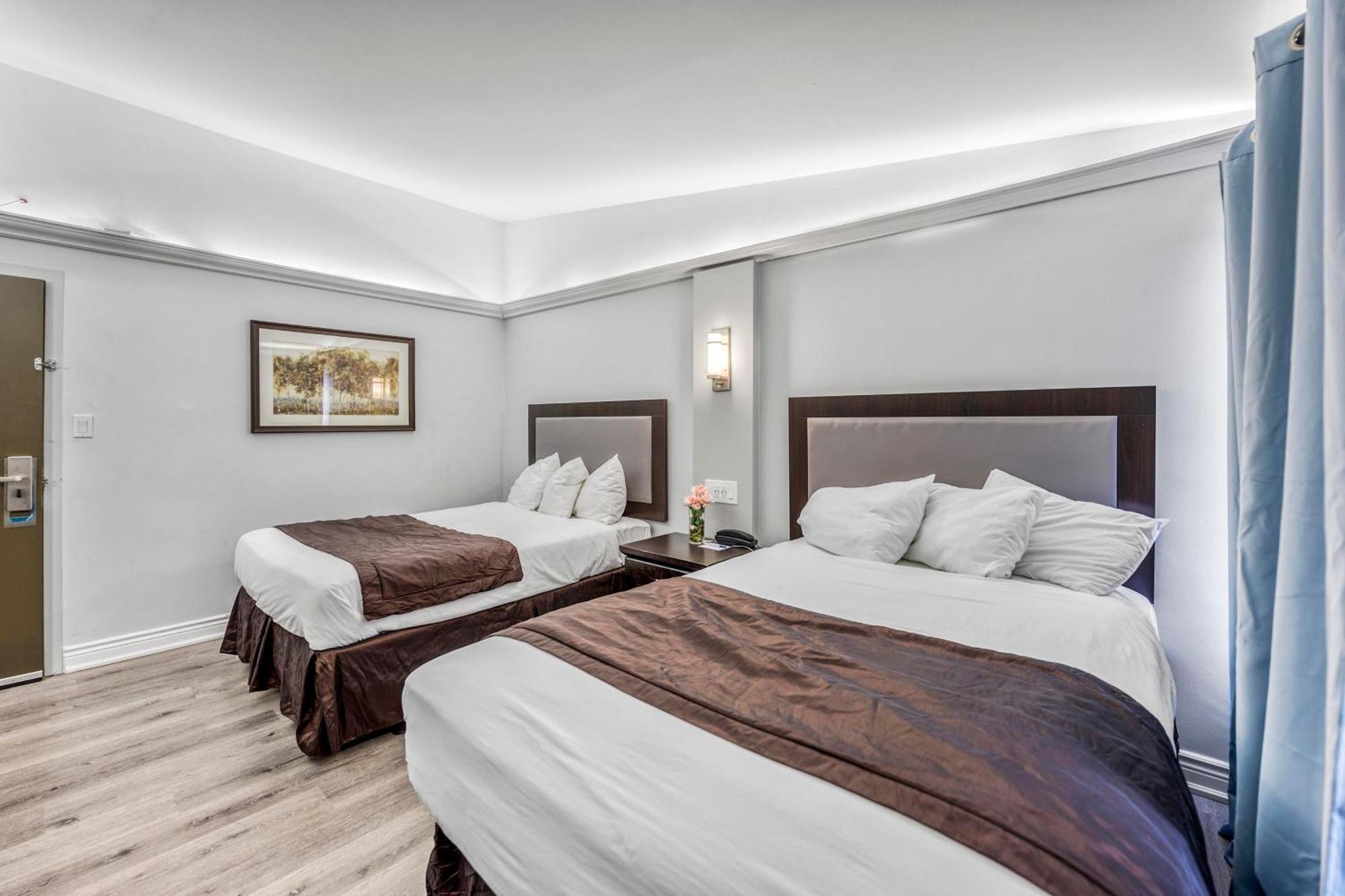 Travelodge By Wyndham Сарнія Екстер'єр фото
