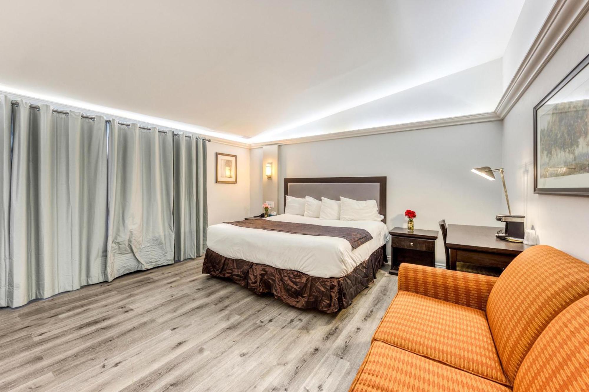 Travelodge By Wyndham Сарнія Екстер'єр фото