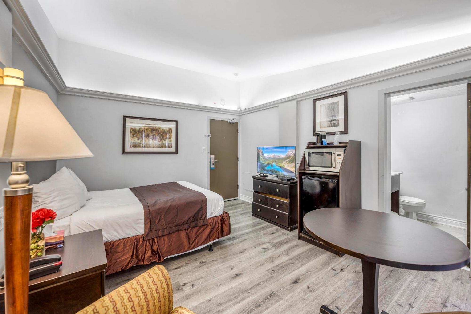 Travelodge By Wyndham Сарнія Екстер'єр фото