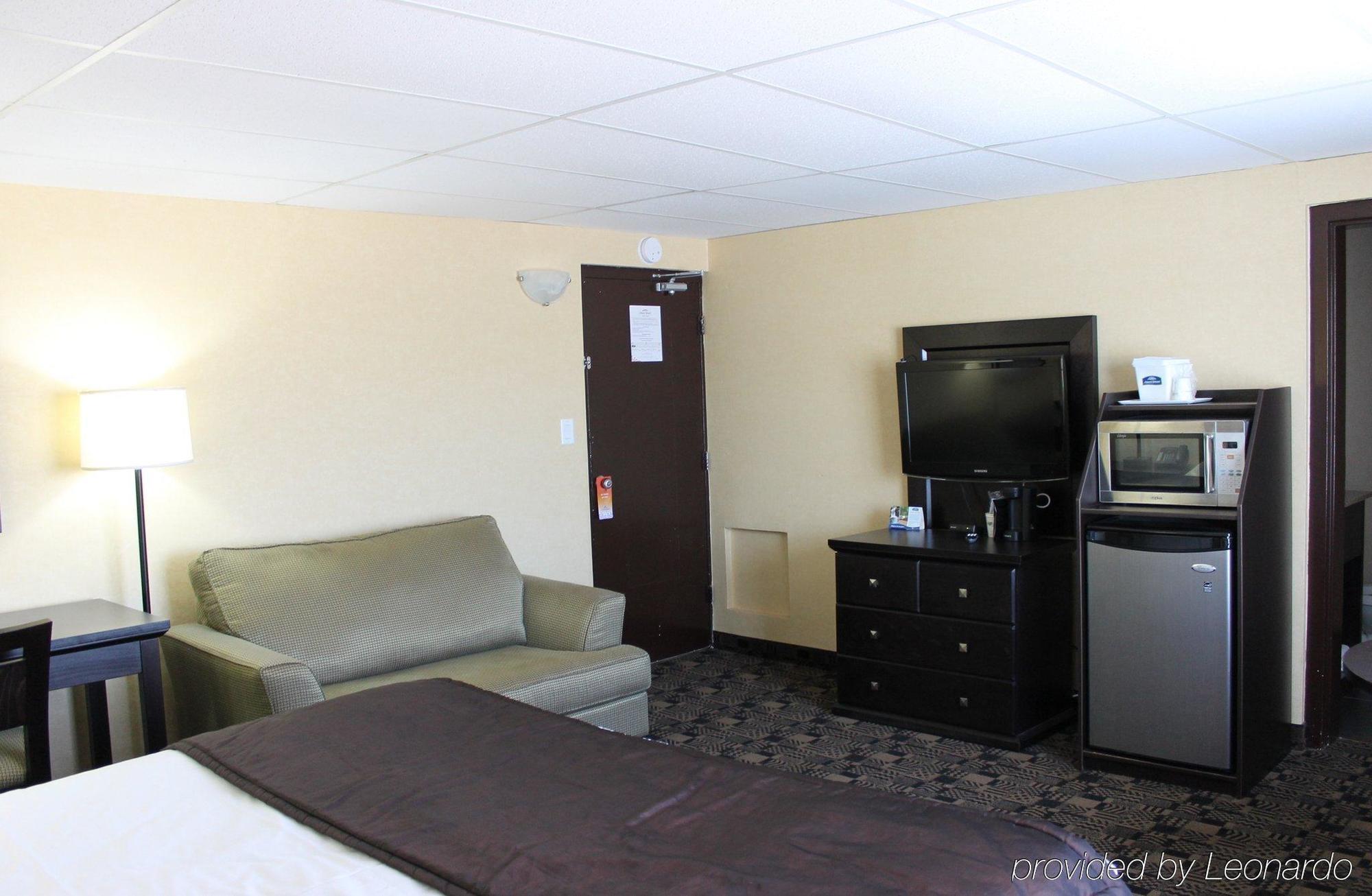 Travelodge By Wyndham Сарнія Екстер'єр фото